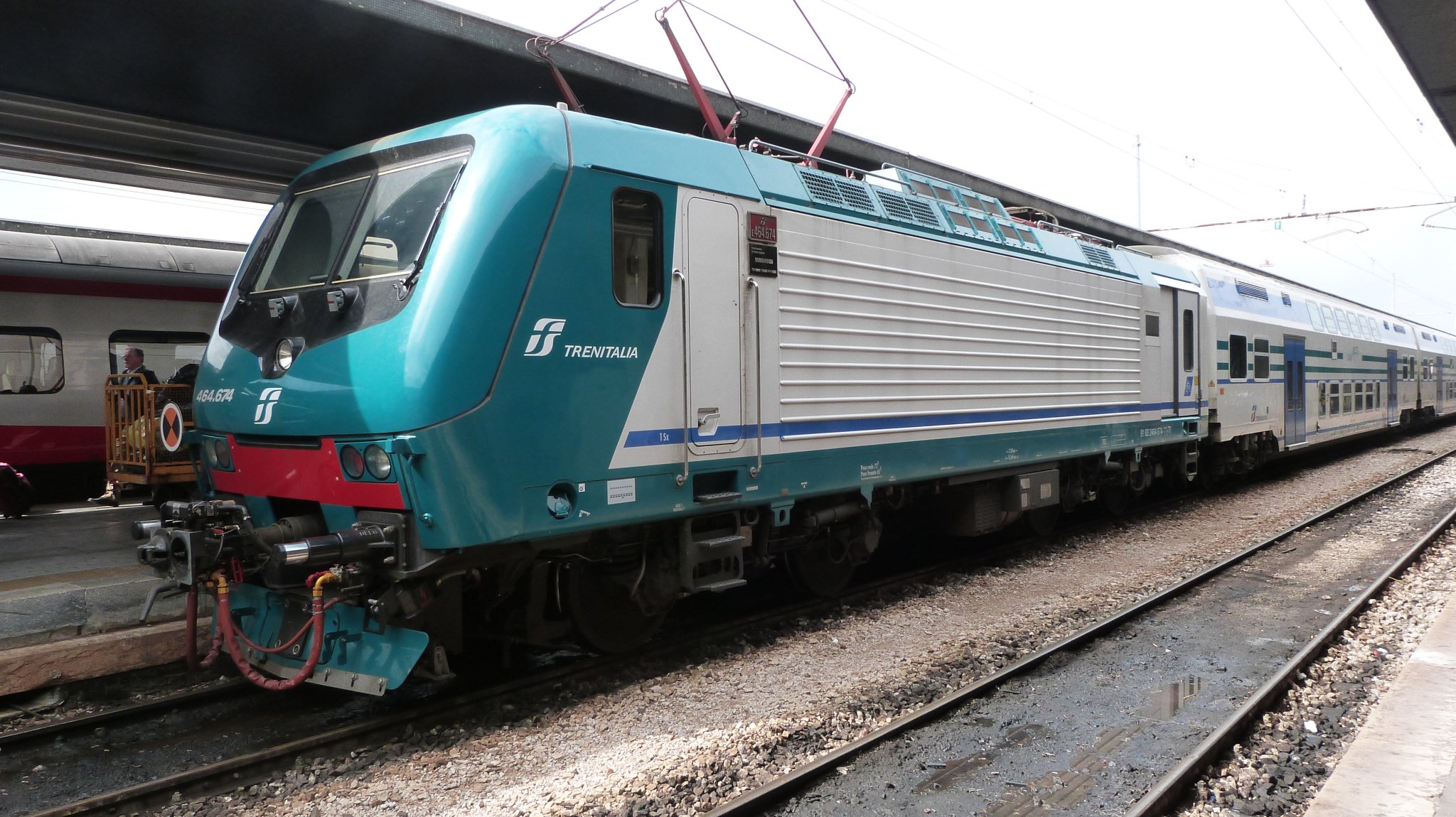 La locomotiva di un treno del gruppo Trenitalia