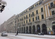 La Guida - Intensa nevicata a Cuneo e nelle vallate