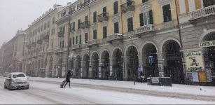 La Guida - Intensa nevicata a Cuneo e nelle vallate