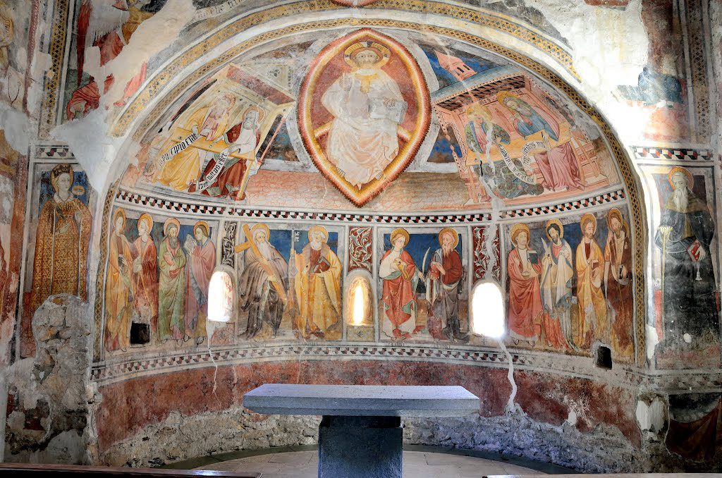 Macra, San Salvatore, interno, parete absidale