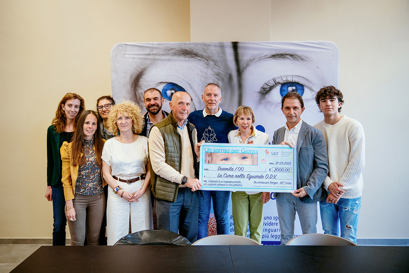 Donazione "Un sorriso per Giorgia " a La cura nello sguardo
