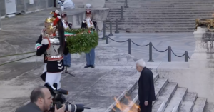 Sergio Mattarella all'Altare della Patria