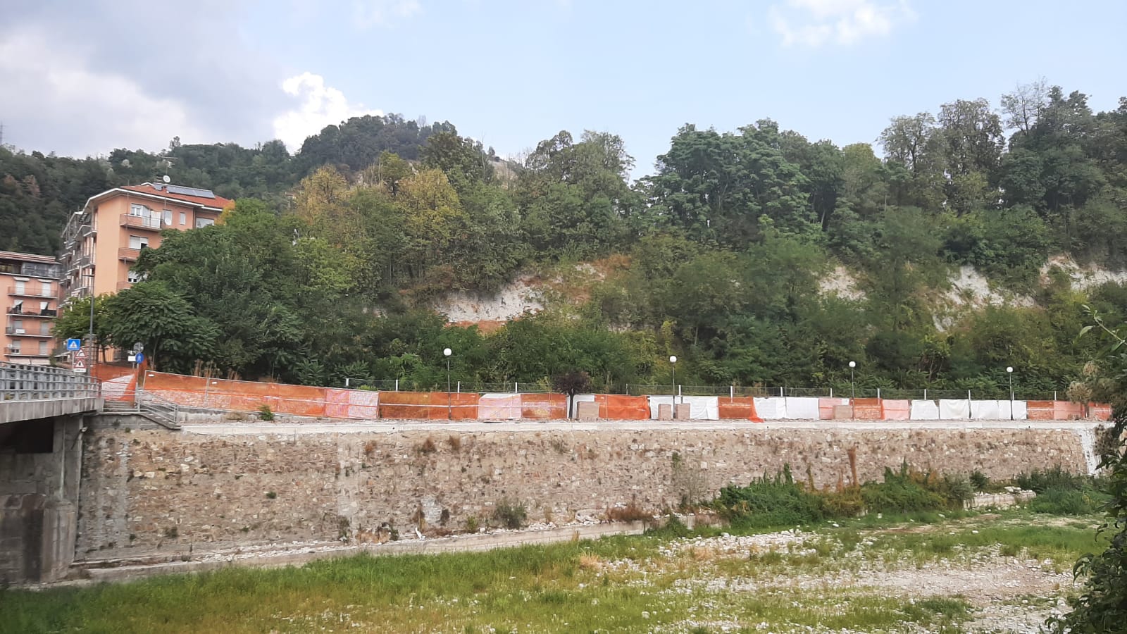 Lavori sugli argini del fiume Tanaro