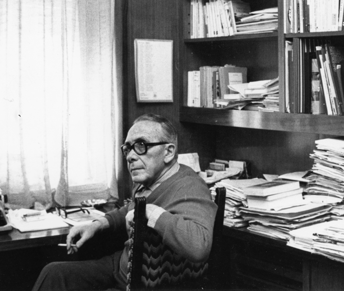 Nuto Revelli nel suo studio (Archivio Nuto Revelli)