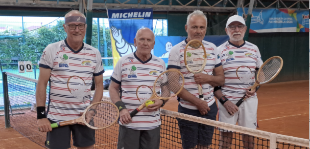 La Guida - Il tennis giocato con le racchette di legno torna in campo a Cuneo