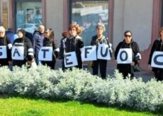 La Guida - 50.000 sudari per Gaza, presidio in via Roma per il cessate il fuoco in Palestina e Cisgiordania