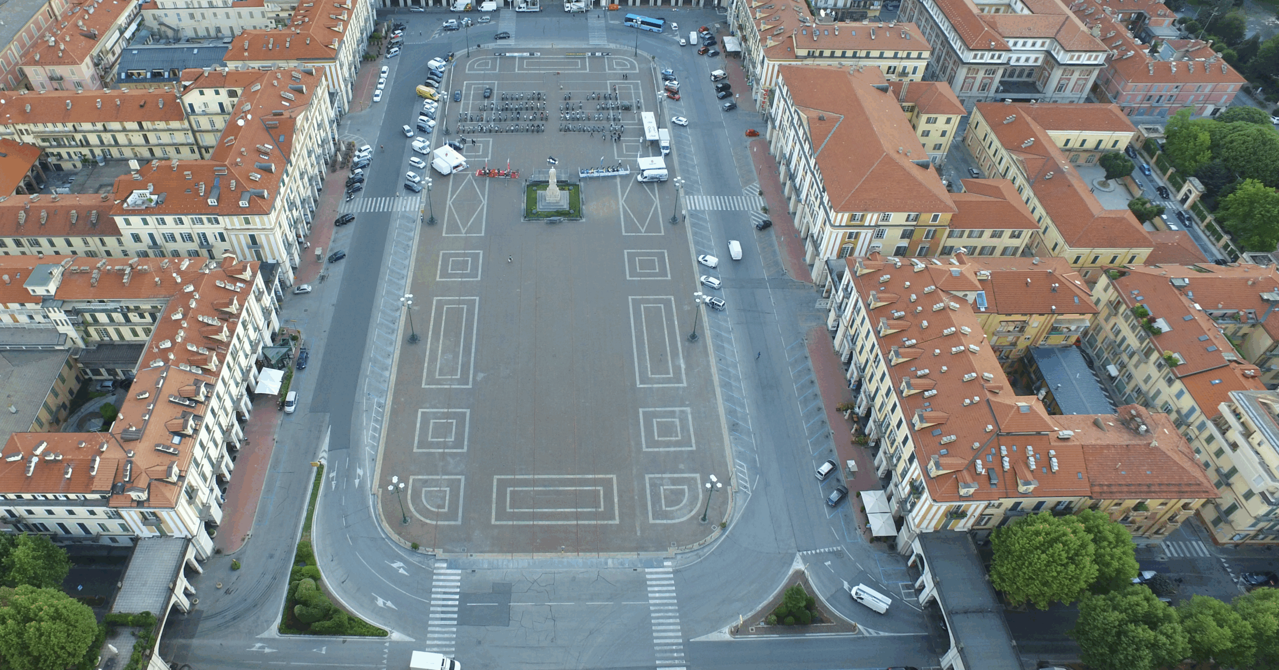 La Guida - Divieto di portare bottiglie e bicchieri di vetro e oggetti potenzialmente pericolosi negli eventi estivi nel centro storico