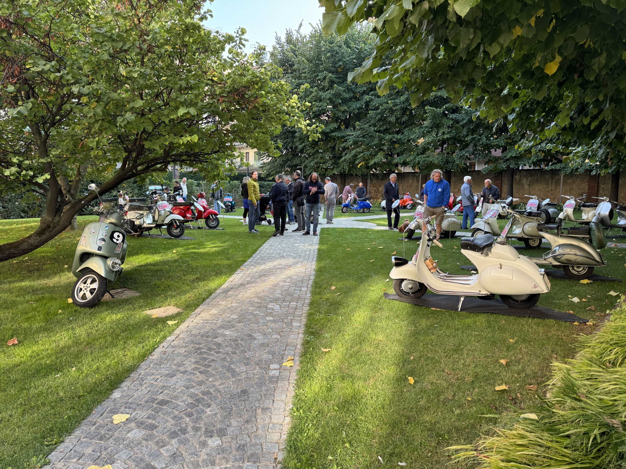 La Guida - In Confindustria Cuneo un’esposizione di Vespe