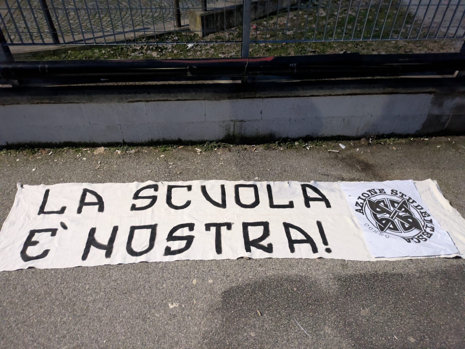 Scritte scuole Alba