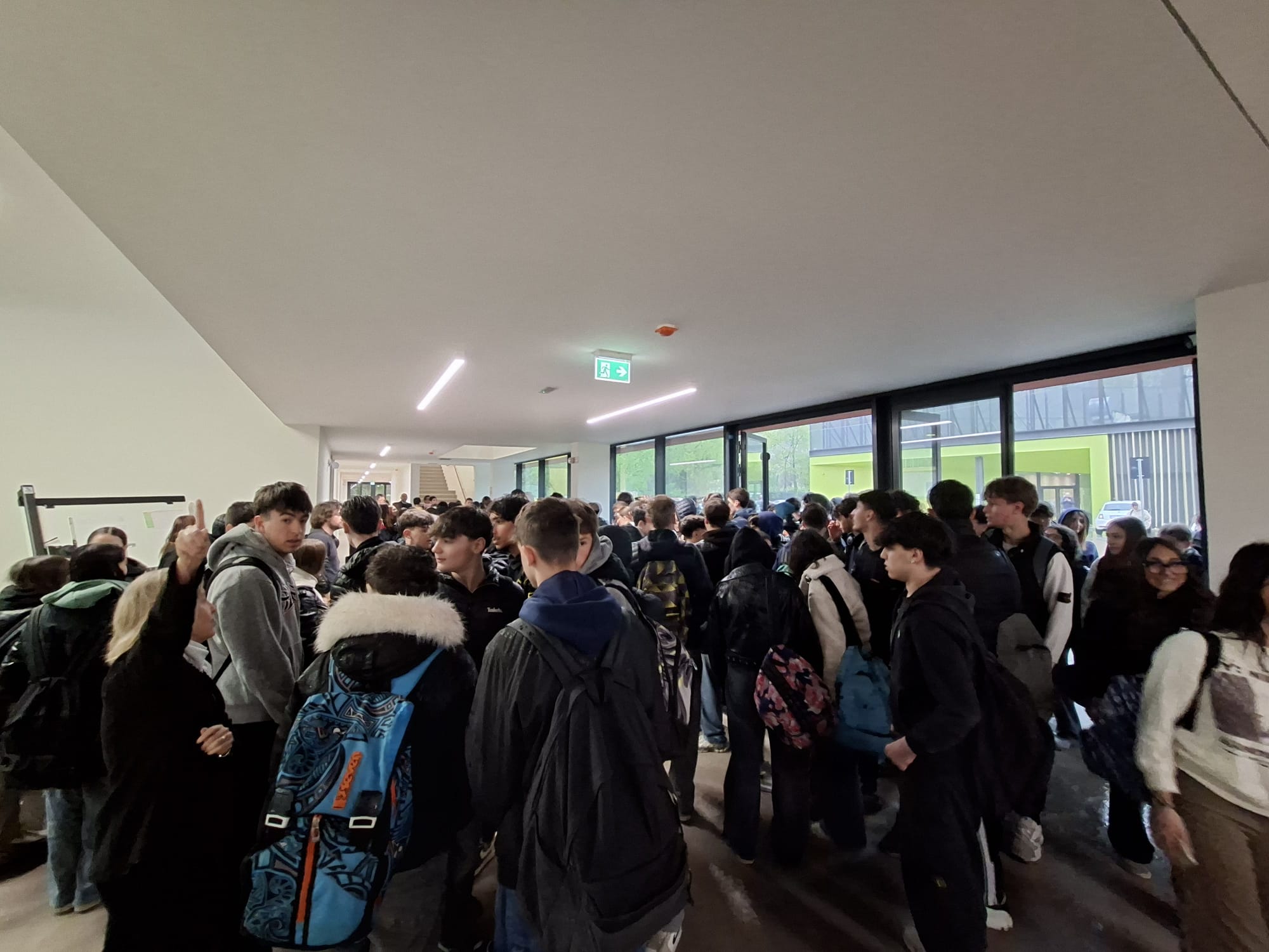primo giorno di scuola nella nuova sede del Baruffi a Mondovì